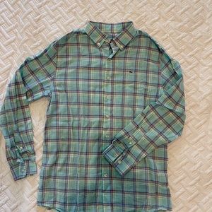Vineyard Vines long sleeve boys button down plaid shirt. Size large